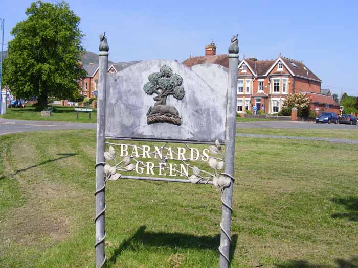 Barnards Green sign