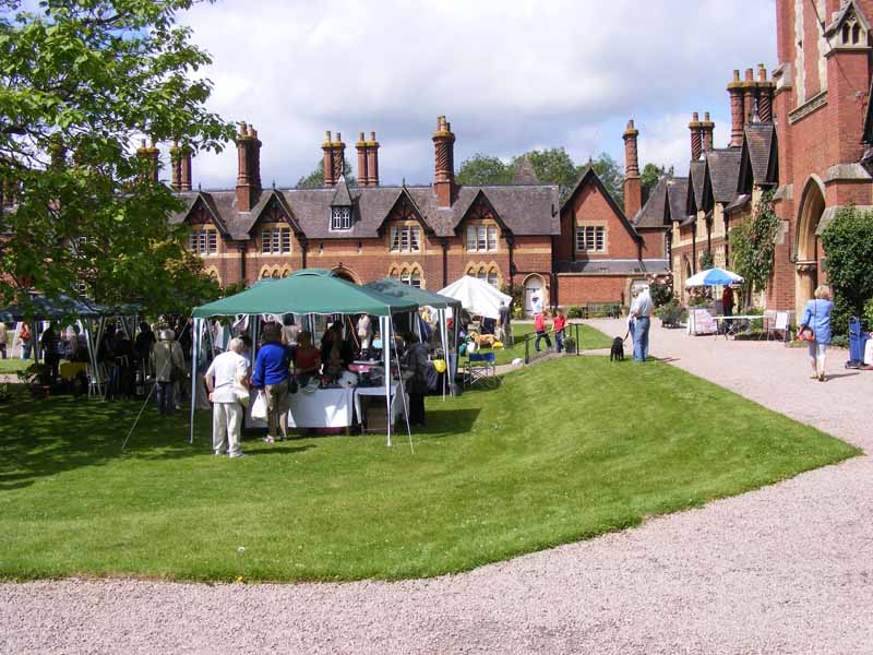 In the quadrangle at Newland